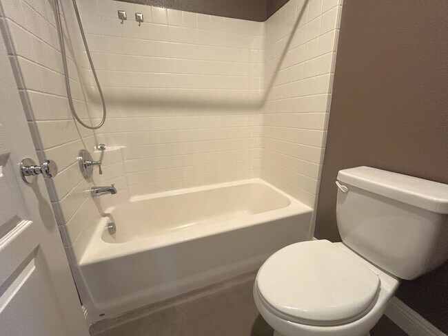 Building Photo - 133 Chantilly