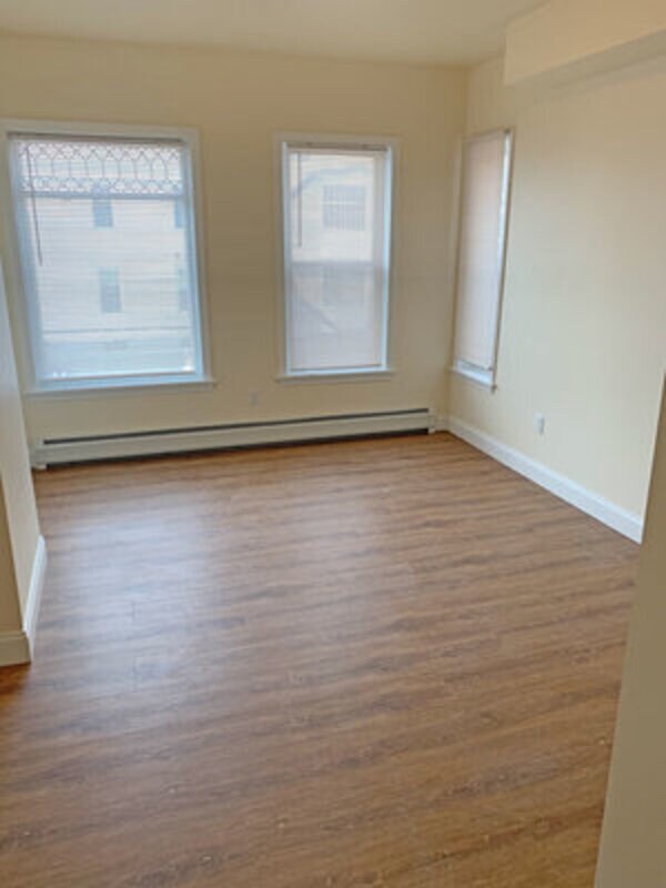 Building Photo - 323 Pearl St