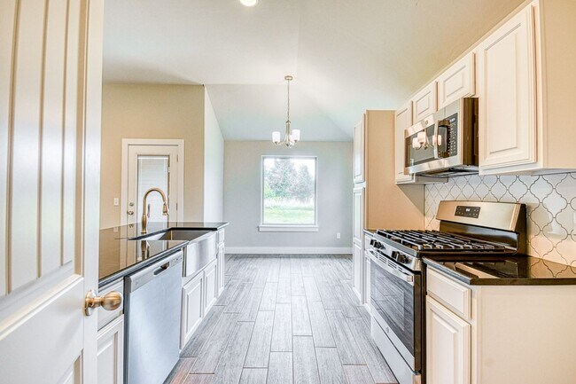 Building Photo - 1016 E Jackrabbit Ln
