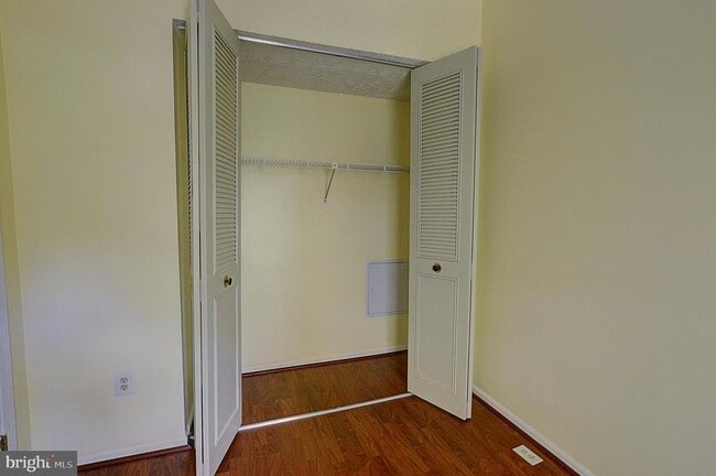 Building Photo - 7622 Mandan Rd