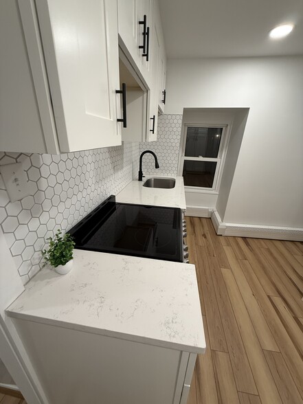 Building Photo - 717 Asbury Ave