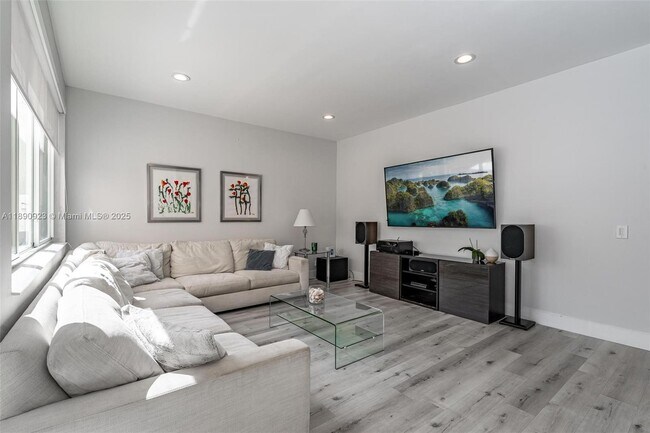 Building Photo - 925 Briar Ridge Rd