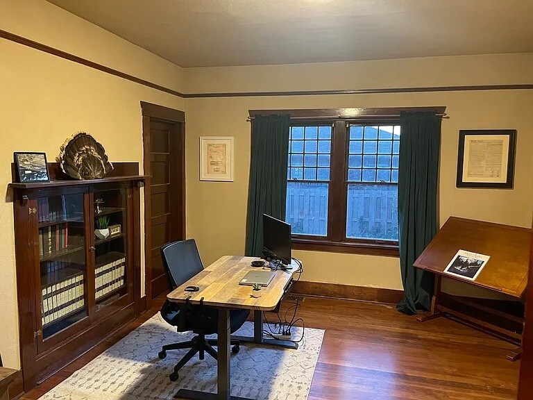 Building Photo - 237 Basin St SW