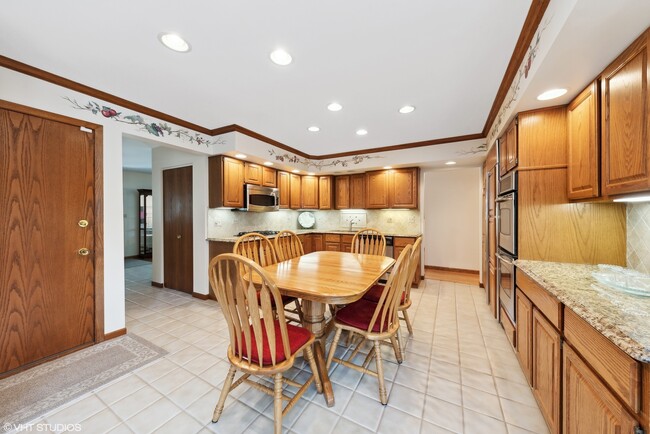 Building Photo - 1807 N Larch Dr