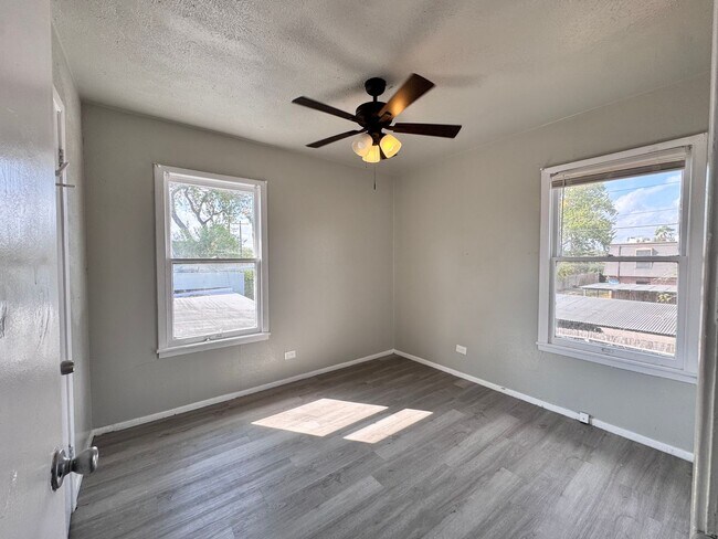 Building Photo - TWO BEDROOM APT WITH WATER PAID