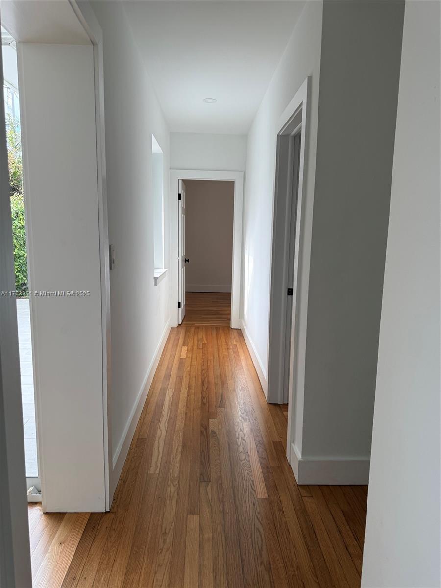 Building Photo - 547 Giralda Ave