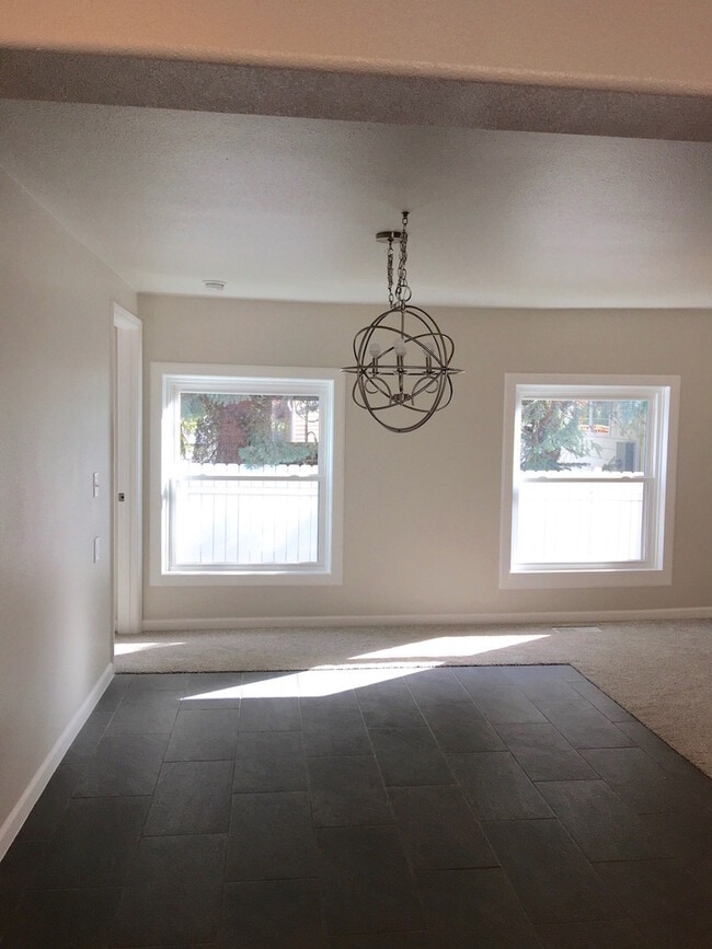 Building Photo - 4 bedroom, 2 bath Home