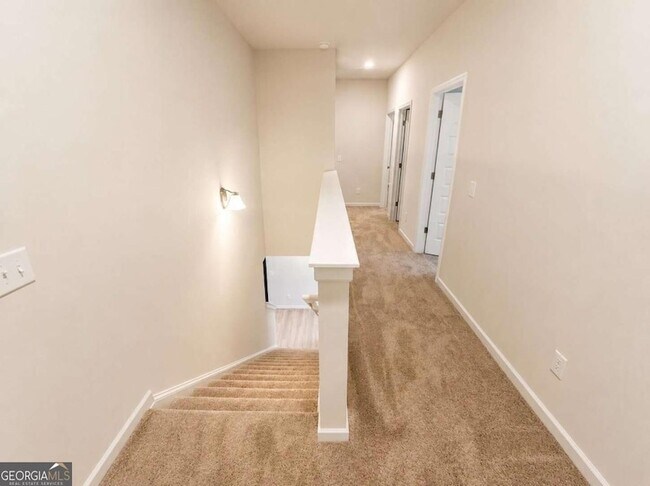 Building Photo - 3 Longbrooke Dr SE
