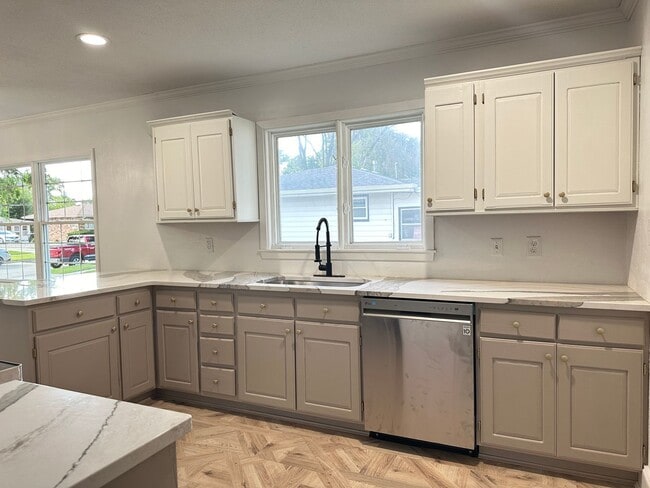 Building Photo - *LEASE SPECIAL* Modern 3+ Bedroom House in Cooper School Neighborhood