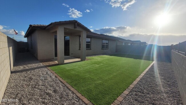 Building Photo - 15998 W Smoketree Dr