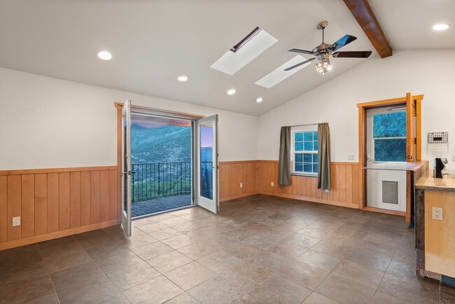 Building Photo - 2800 Cedar Dr