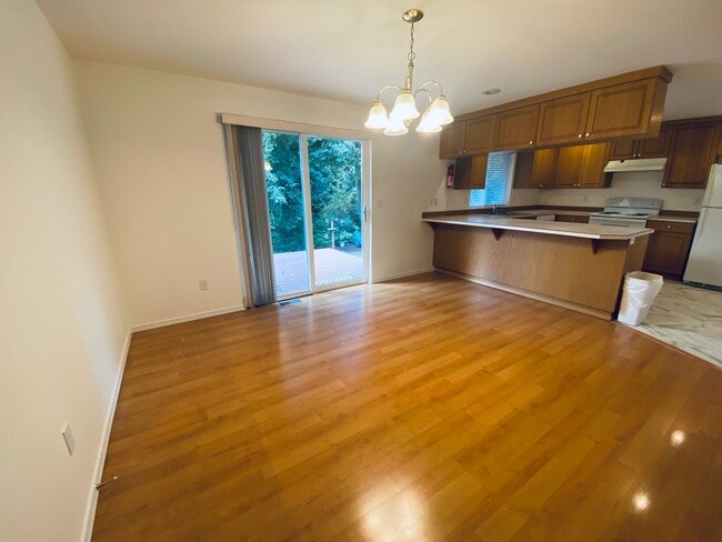 Building Photo - Quiet Duplex in Mount Vernon Neighborhood