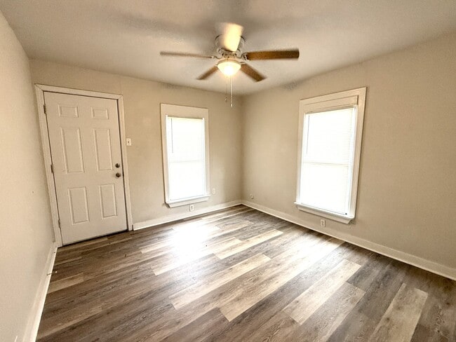 Building Photo - 705 Parkway