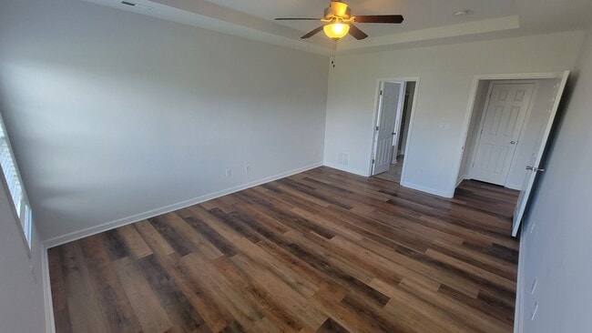 Building Photo - The 5 Bedroom You've Been Looking For!!