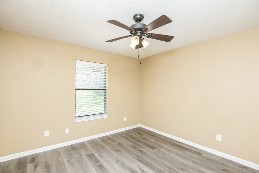Building Photo - 224 N Bugle Dr