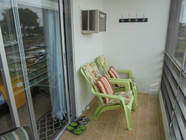 Building Photo - 400 Brighton J