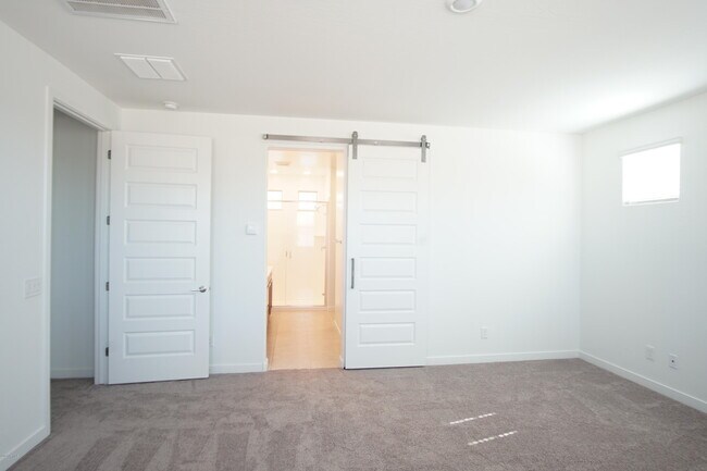 Building Photo - 1079 E Sabino Dr