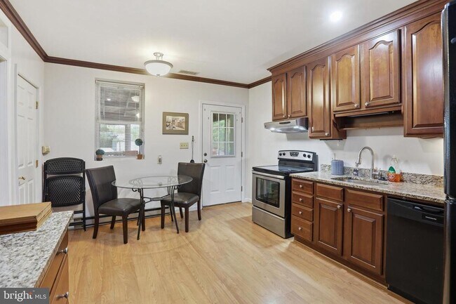 Building Photo - 1141 Ingleside Ave