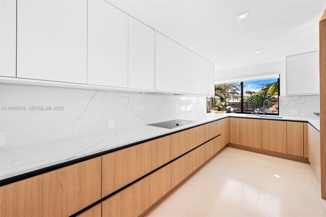 Building Photo - 120 NE 49th St