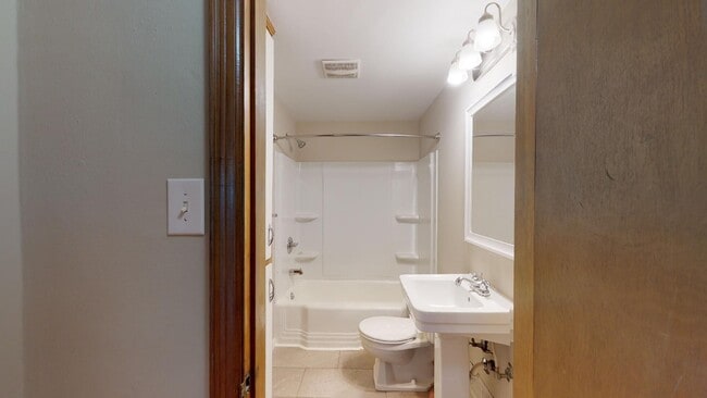 Building Photo - Great Location - Available August 1st