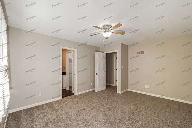 Building Photo - 512 S Wabash Ct