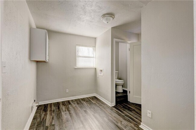 Building Photo - 3035 SE 20th St