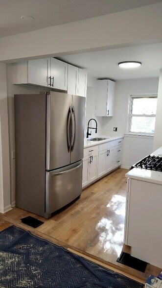 Building Photo - 10035 S Yates Blvd