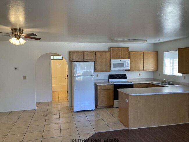 Building Photo - 3183 N Truwood Dr