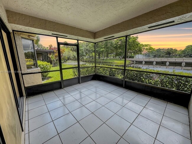 Building Photo - 9348 Chelsea Dr S