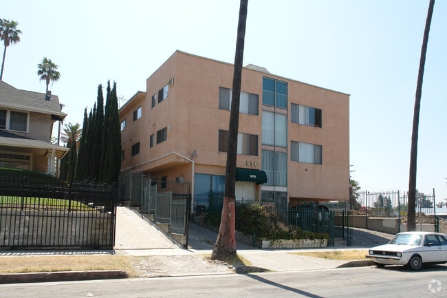 Building Photo - 976 Arapahoe St