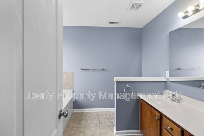 Building Photo - 130 Breezewood Dr