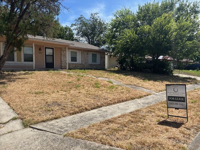 Building Photo - Charming 3-Bed, 2-Bath Home in Northeast S...