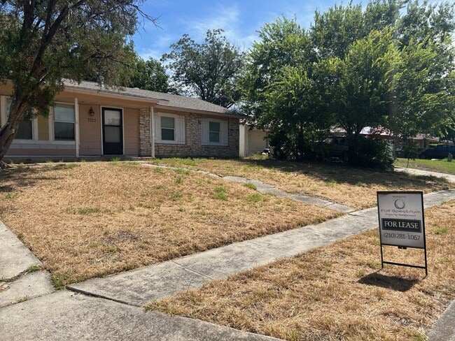 Building Photo - Charming 4-Bed, 2-Bath Home in Northeast S...