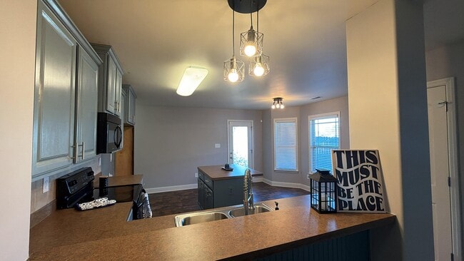 Building Photo - 176 Fields Pond Dr