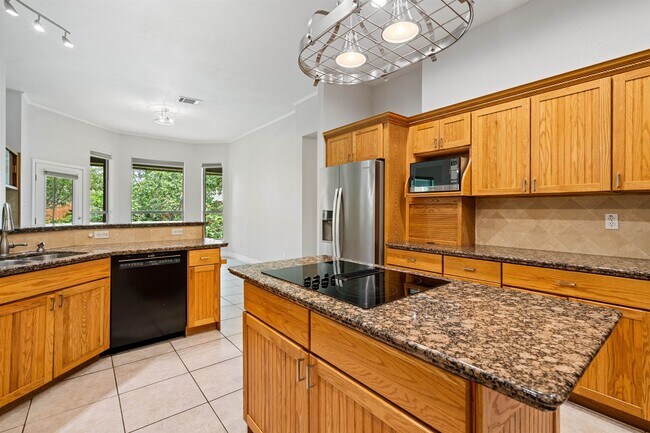 Building Photo - 307 Echo Valley Dr
