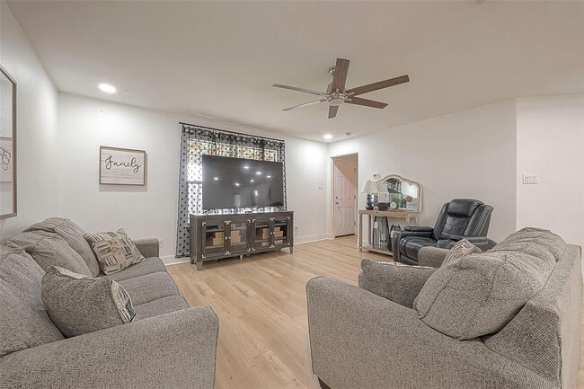 Building Photo - 6818 Garnet Trail Ln
