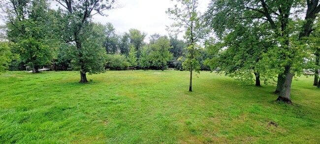 Building Photo - 41511 N Country Club Dr