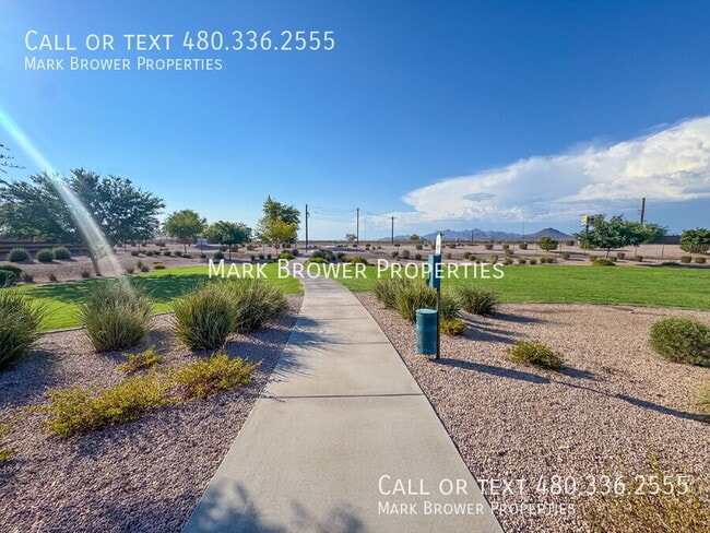 Building Photo - 3546 N Los Alamos