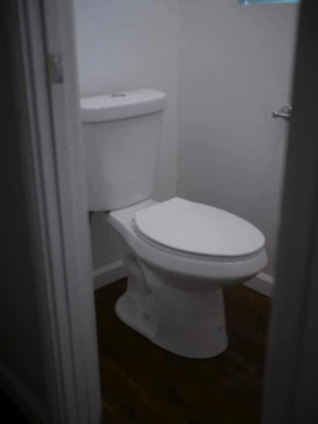 Building Photo - Charming 2-Bed, 1.5-Bath Home with 2-Car Garage in Hesperia, CA!