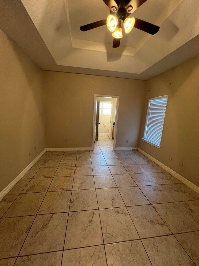 Building Photo - 373 Lenora Ave