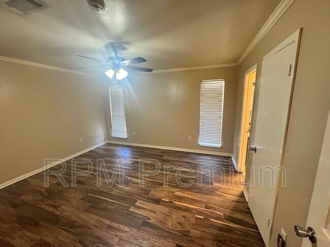 Building Photo - 2175 Deerwood Dr