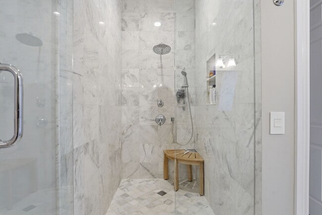 Building Photo - 921 Osceola Dr