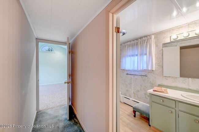 Building Photo - 454 Hickory St