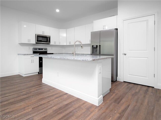 Building Photo - 3016 Beacon Ln