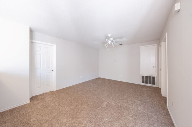 Building Photo - 520 Lewis Canyon Ln