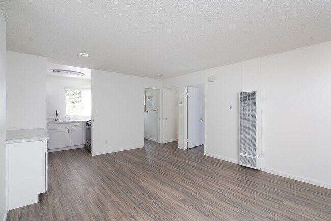 Building Photo - Gorgeous 2BR in Hillcrest with 2 Parking S...