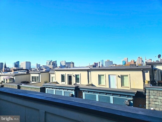 Building Photo - 12 S Regester St