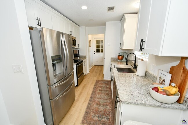 Building Photo - 107 Molland Dr