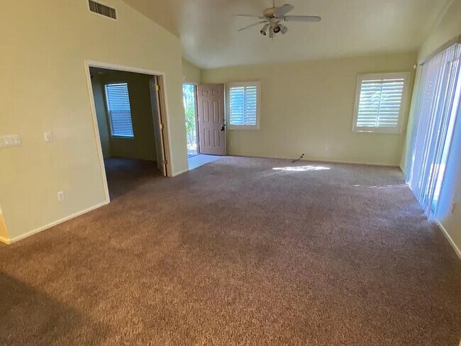 Building Photo - HOUSE FOR RENT