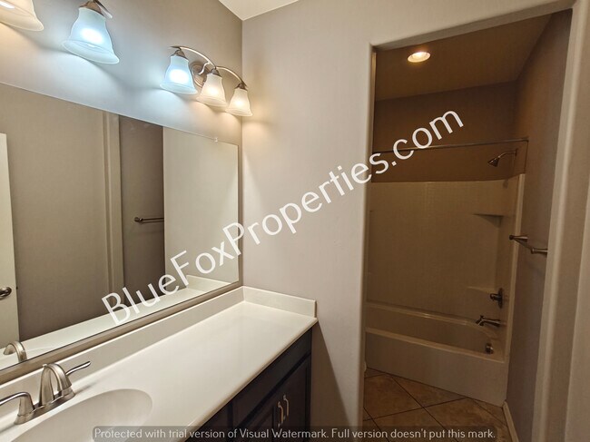 Building Photo - 12855 N Oak Creek Dr